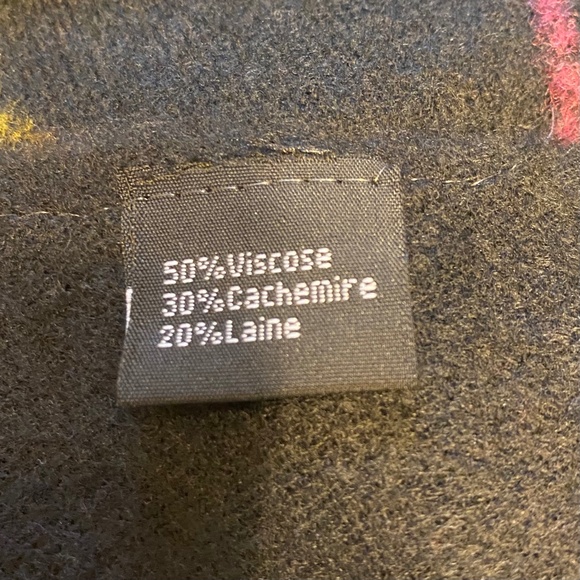 LARGE ARTSY SCROLL WRAP/SCARF NWOT - Picture 5 of 5